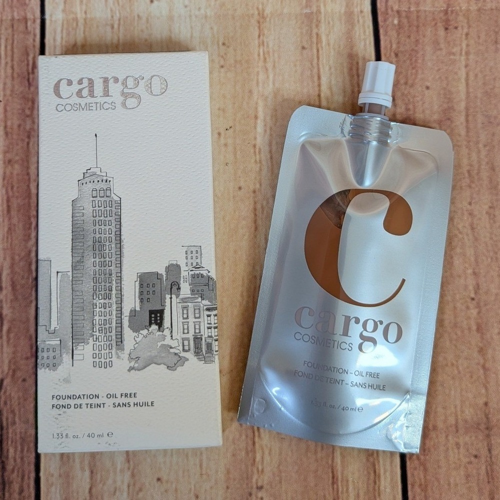 Cargo Cosmetics Oil Free Liquid Foundation Pouch F80 1.33 fl oz 40ml